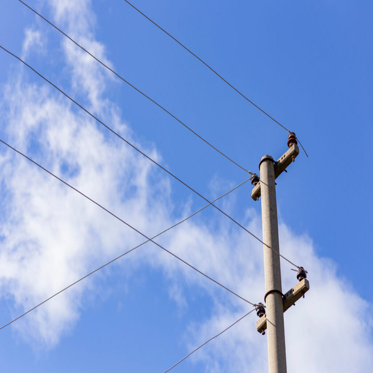 Brasil | Entidades de telecomunicaciones se unen y demandan un consenso para resolver el conflicto de los postes