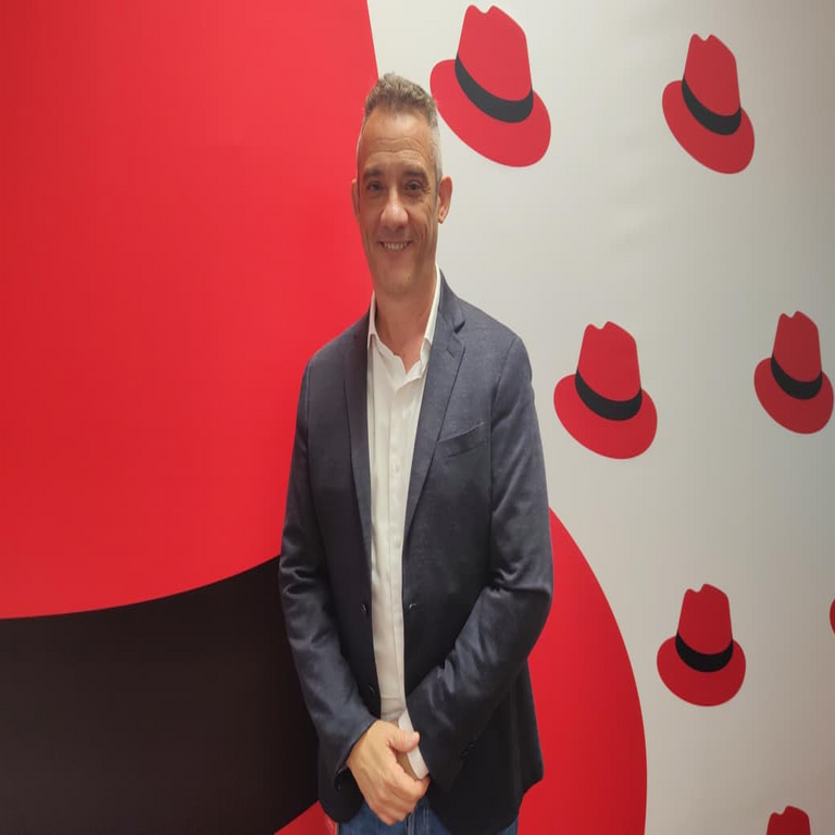 Red Hat amplía su plataforma de IA sobre cuatro pilares fundamentales: inherencia, agentes, datos y mayor eficiencia.