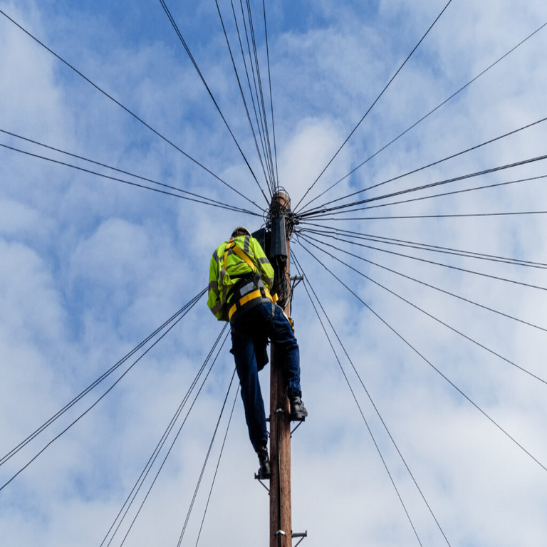 Operadores de telecomunicaciones en Brasil exploran una solución colaborativa para el uso compartido de postes.