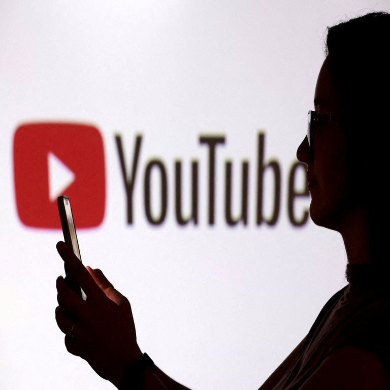 YouTube presenta su renovado reproductor con interfaz simplificada, respuestas enlazadas en comentarios y otras novedades.