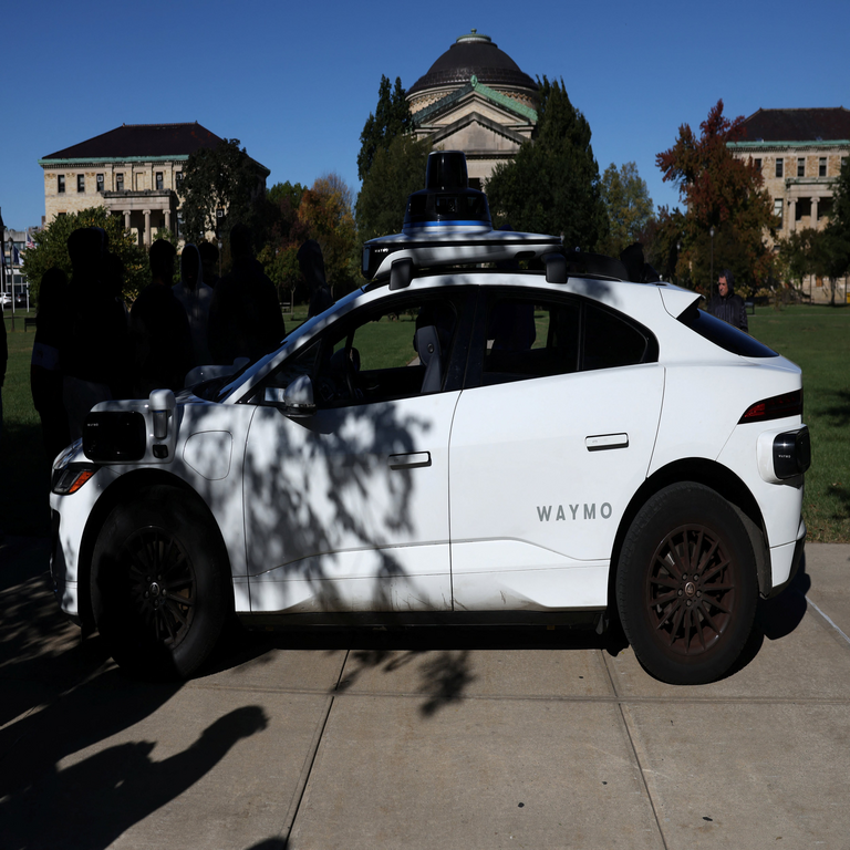 Waymo presenta su servicio de taxis autónomos en Londres con vehículos eléctricos.