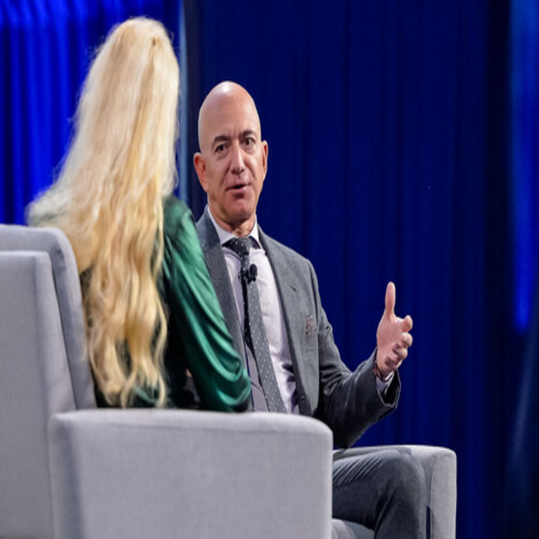 Jeff Bezos presenta la metáfora más imprecisa a nivel mundial sobre la inteligencia artificial: la invención del arado enriqueció a la humanidad en su conjunto.