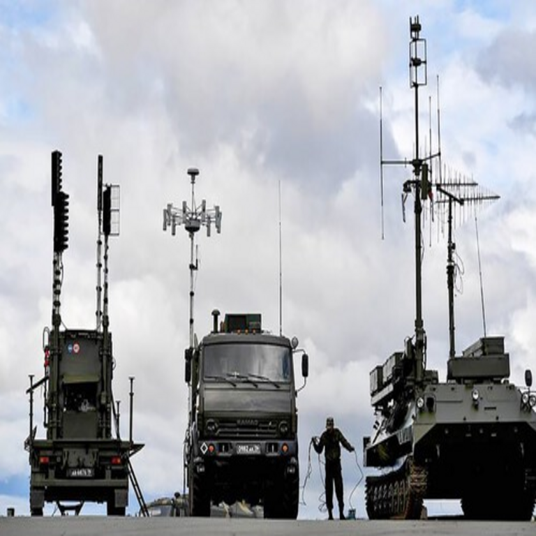 La abundancia de drones en Ucrania ha generado una saturación comparable al tráfico vehicular, lo que ha impulsado al ejército a establecer una autoridad reguladora similar a la DGT para supervisar su circulación.