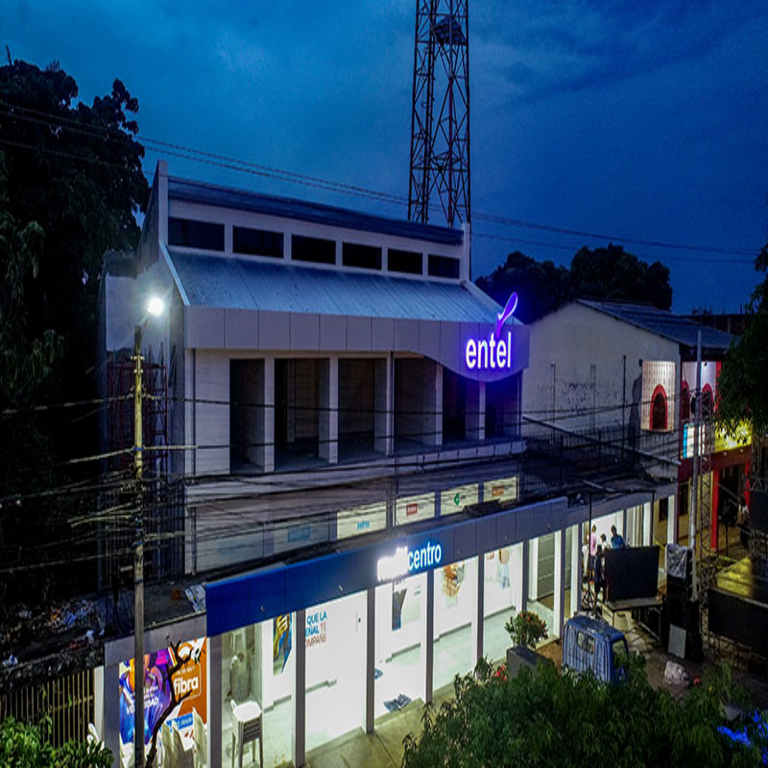 En Bolivia, Entel fortalece su cobertura en la Amazonía mediante el moderno multicentro en Riberalta.