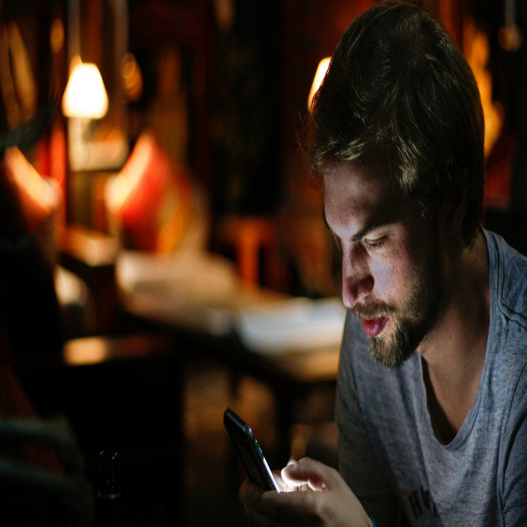 La solución a la deficiente cobertura de señal móvil reside en el router, un aspecto que probablemente desconocías.