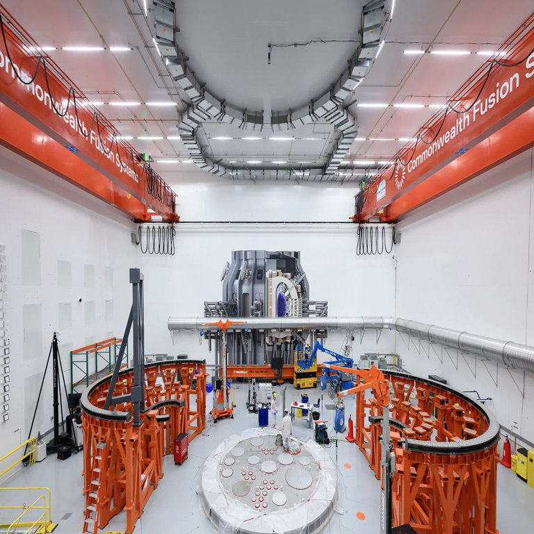 Colaboración entre DeepMind y CFS emplea inteligencia artificial para optimizar el control del plasma en el reactor de fusión SPARC.