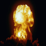 ¿Es posible que las inteligencias artificiales construyan bombas atómicas? Anthropic propone un plan para prevenirlo.