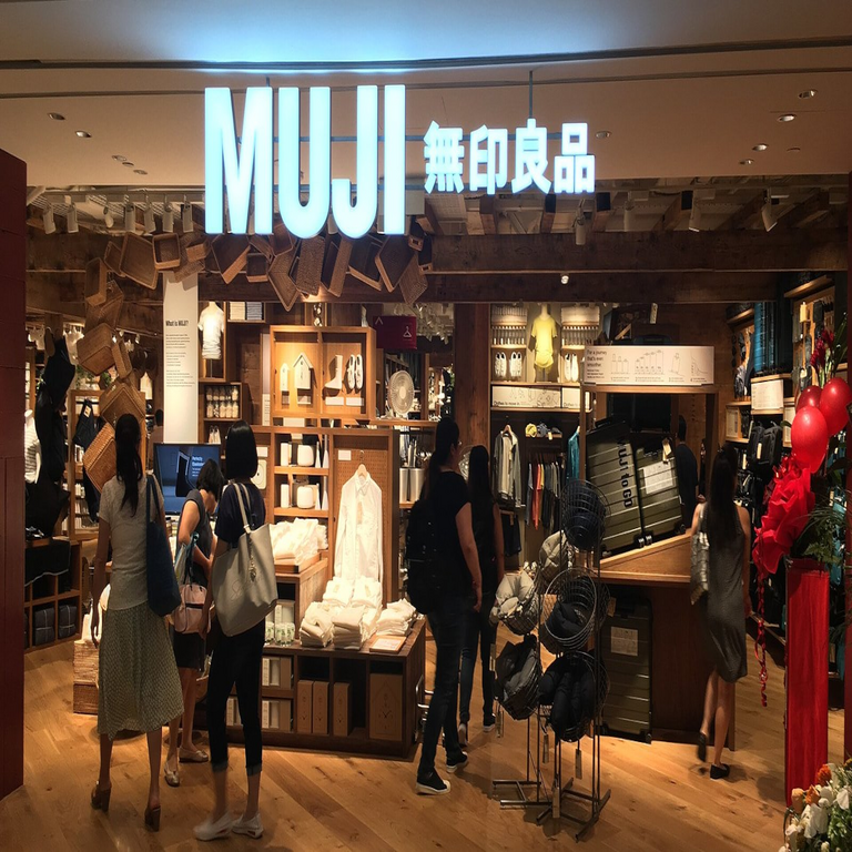 El gigante minorista Muji suspende las ventas en línea tras un ciberataque de ransomware contra su proveedor.