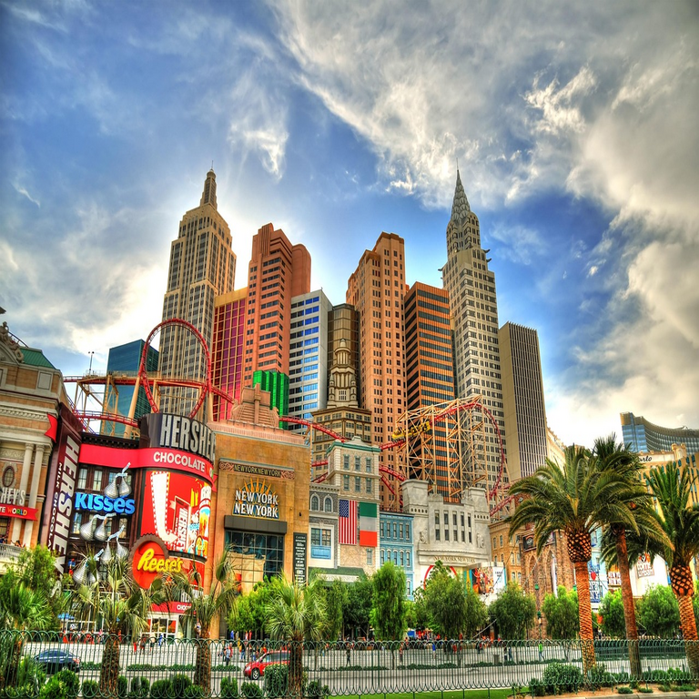 Siete emprendedores implacables que transformaron Las Vegas de una parada ferroviaria en el desierto en un imperio de casinos valorado en 13 mil millones de dólares.