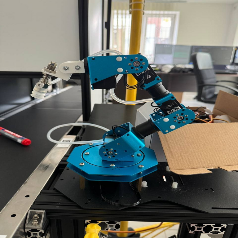 Cómo desarrollar una cinemática personalizada para un robot manipulador y habilitarlo para capturar objetos en movimiento