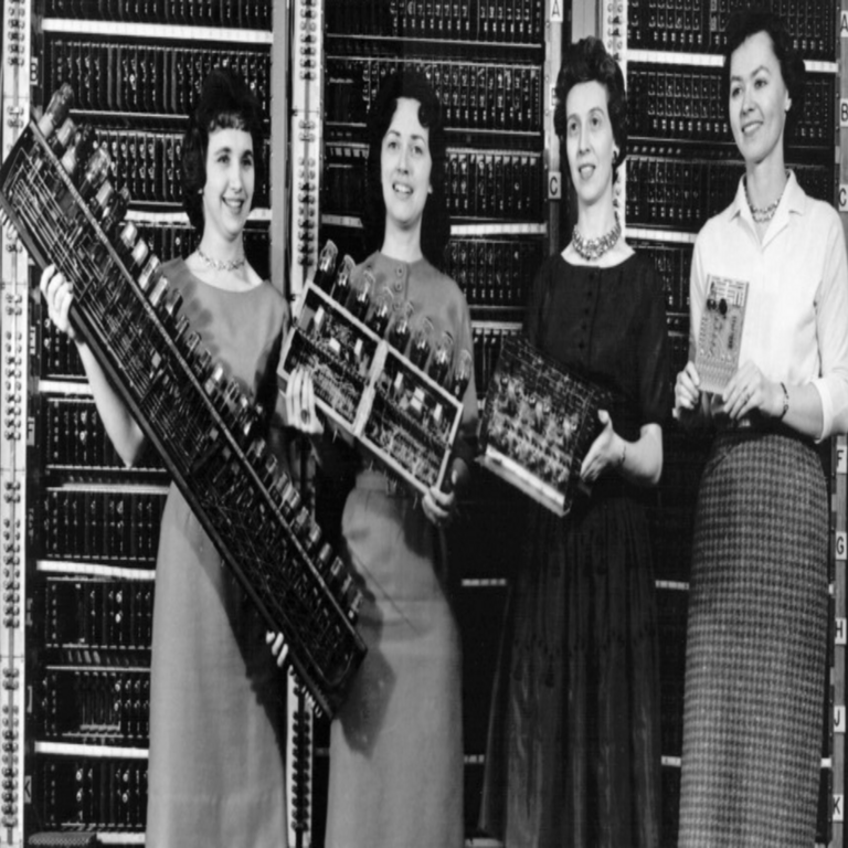 Perseverancia, motivación y un toque de magia: el camino de las mujeres en el sector de TI y las experiencias de las colaboradoras de CROC.