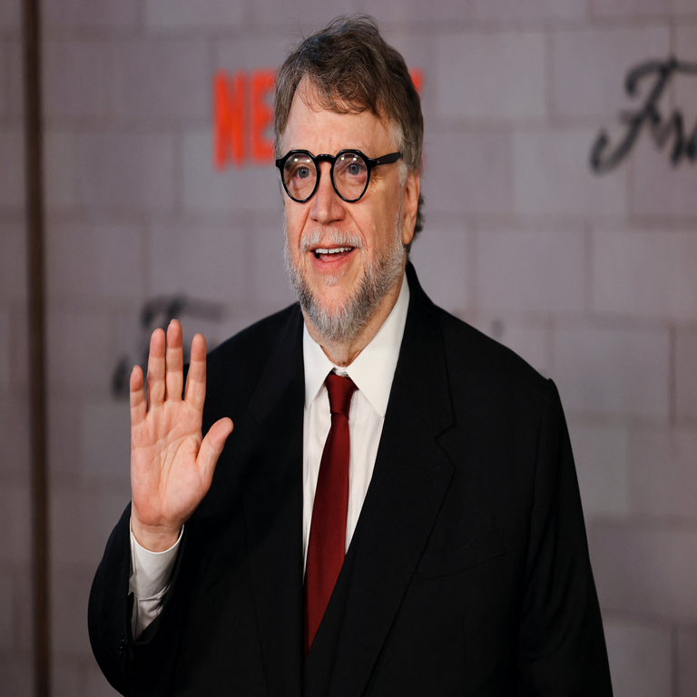 Guillermo del Toro critica la inteligencia artificial al afirmar que nos encontramos en una era de alto riesgo.