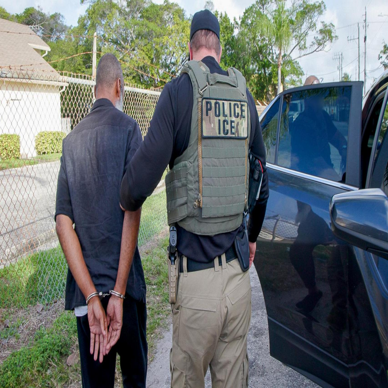 Escaneo de iris, programas de espionaje y aplicaciones de geolocalización: así opera el sistema de vigilancia ‘Gran Hermano’ impulsado por Trump para rastrear a inmigrantes.