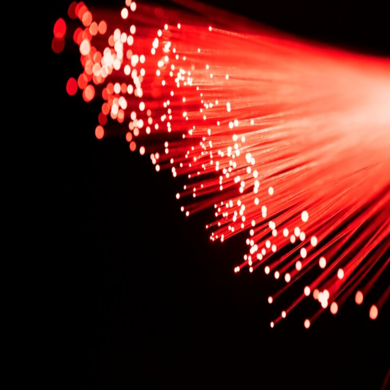 Colombia: Claro, el operador con el mayor despliegue de fibra óptica en 2025