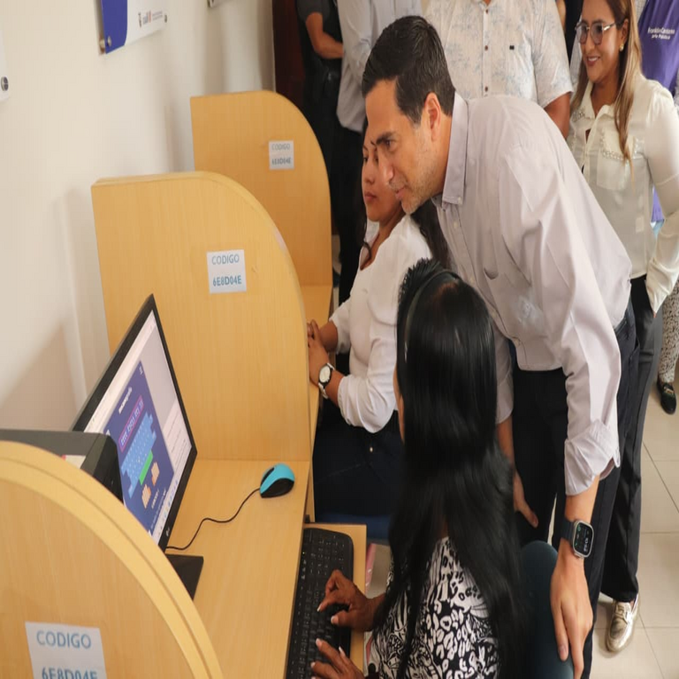 En Ecuador, el programa Puntos Digitales Gratuitos se reconoce como una de las mejores prácticas para disminuir la brecha digital.