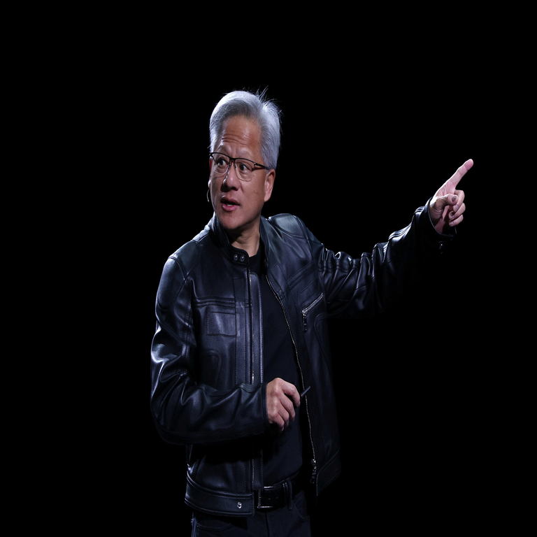 El director ejecutivo de Nvidia prevé el futuro del empleo: humanos y agentes de inteligencia artificial coexistirán en las organizaciones empresariales.