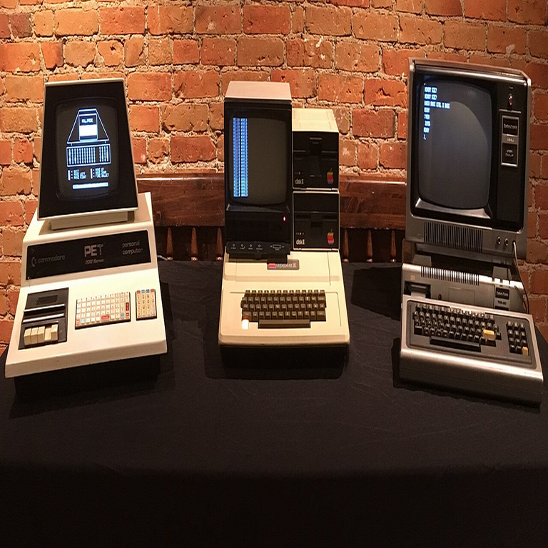 Traducción: Microcomputadoras – segunda ola: el camino hacia el mercado masivo