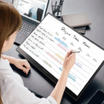 ViewSonic presenta la pantalla táctil 4K myPodium ID2456-4K para actualizar y modernizar los podios de presentación.
