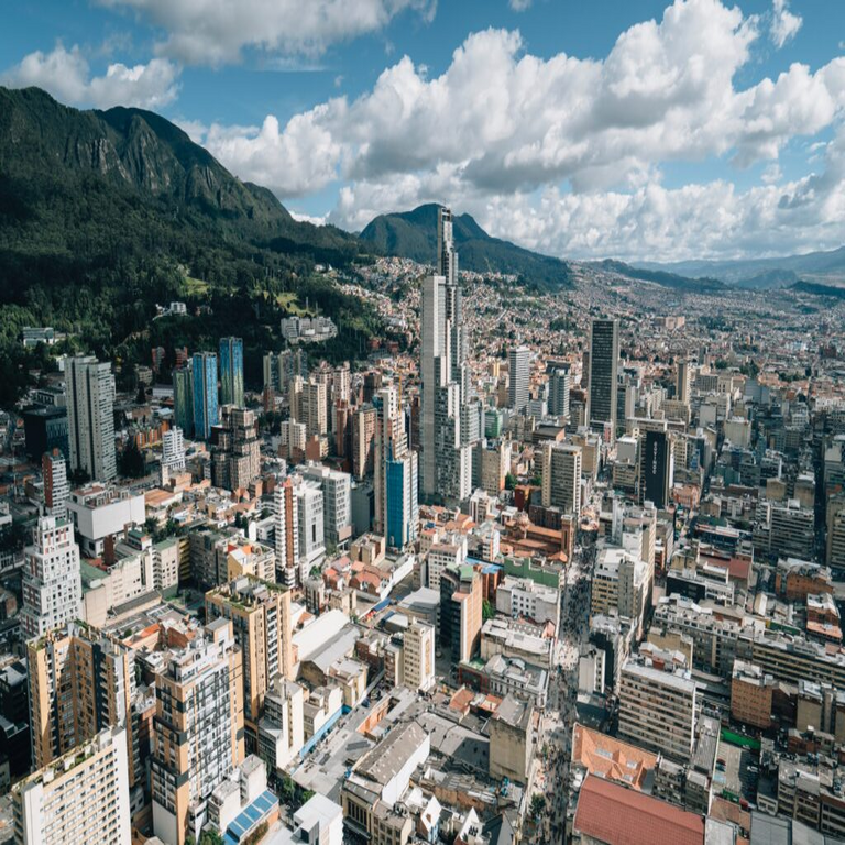 Bogotá, en Colombia, obtiene la acreditación como ciudad exenta de barreras para la implementación de redes de telecomunicaciones.