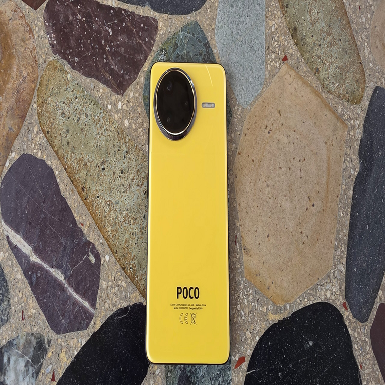 Se presenta evidencia del Poco F8 Ultra, que aprovechará la base del Redmi K90 Pro Max en su diseño.