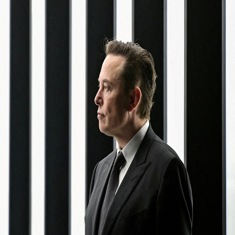La contundente declaración de Elon Musk acerca del destino del mercado laboral global: la inteligencia artificial y los robots suplirán todos los empleos.