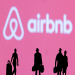Airbnb potencia su dimensión social mediante una funcionalidad que vincula a viajeros con experiencias compartidas.