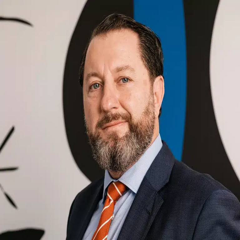 En las áreas con brecha digital, la innovación tecnológica asume la responsabilidad de llevar los servicios bancarios a toda la población.