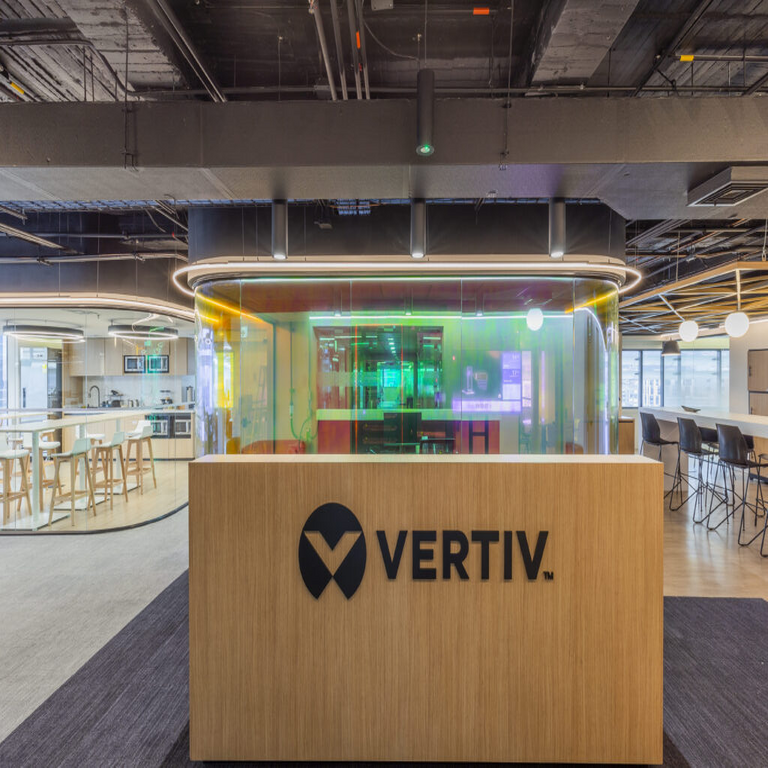 Vertiv y Grupo Datco formalizan una alianza estratégica para la distribución en Argentina y Chile.