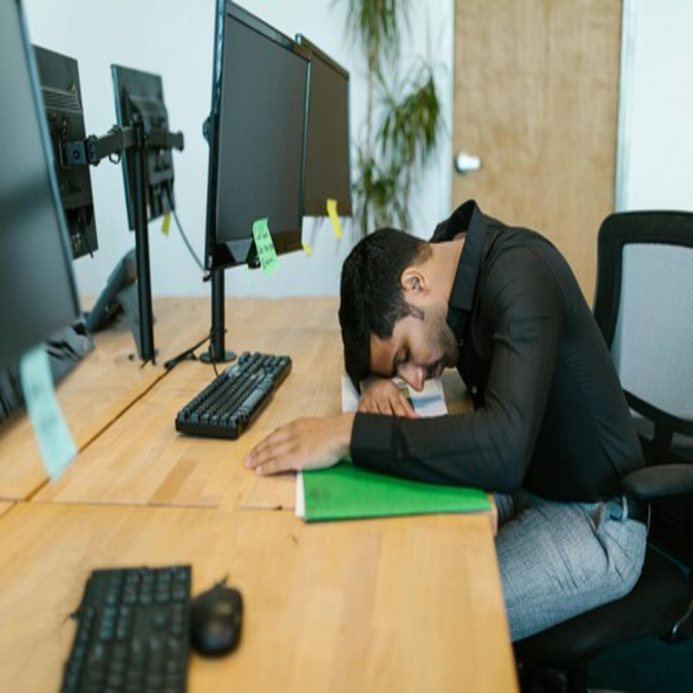 Se esperaba que la inteligencia artificial nos liberara de las tareas laborales, pero en la actualidad, los ingenieros que la desarrollan laboran hasta 100 horas por semana.