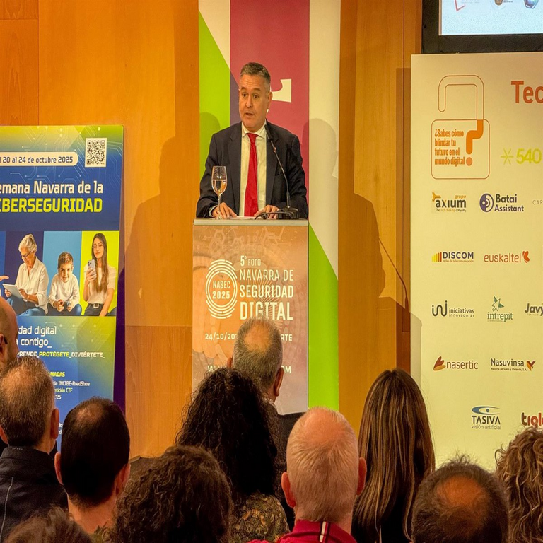 García enfatiza la relevancia de la colaboración entre el sector público y privado para potenciar la ciberseguridad y la digitalización. García enfatiza la relevancia de la colaboración entre el sector público y privado para potenciar la ciberseguridad y la digitalización.