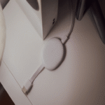 Poseía un disco duro de 1 TB acumulando polvo en un cajón, y con una carcasa económica lo he revitalizado para integrarlo a mi Chromecast.