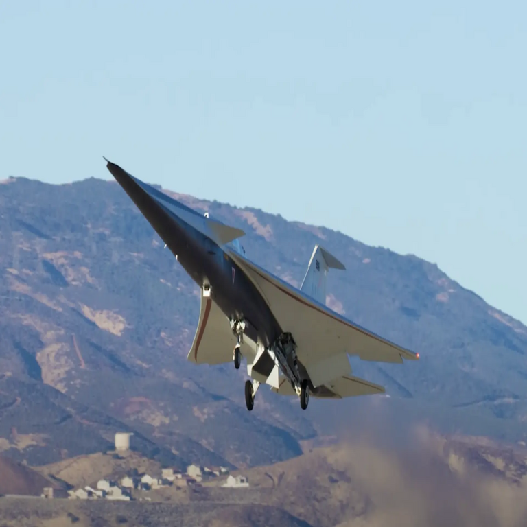 El avión X-59 de la NASA supera la barrera sónica de forma silenciosa y se encuentra preparado para realizar el trayecto de Madrid a Nueva York en solo dos horas. El avión X-59 de la NASA supera la barrera sónica de forma silenciosa y se encuentra preparado para realizar el trayecto de Madrid a Nueva York en solo dos horas.