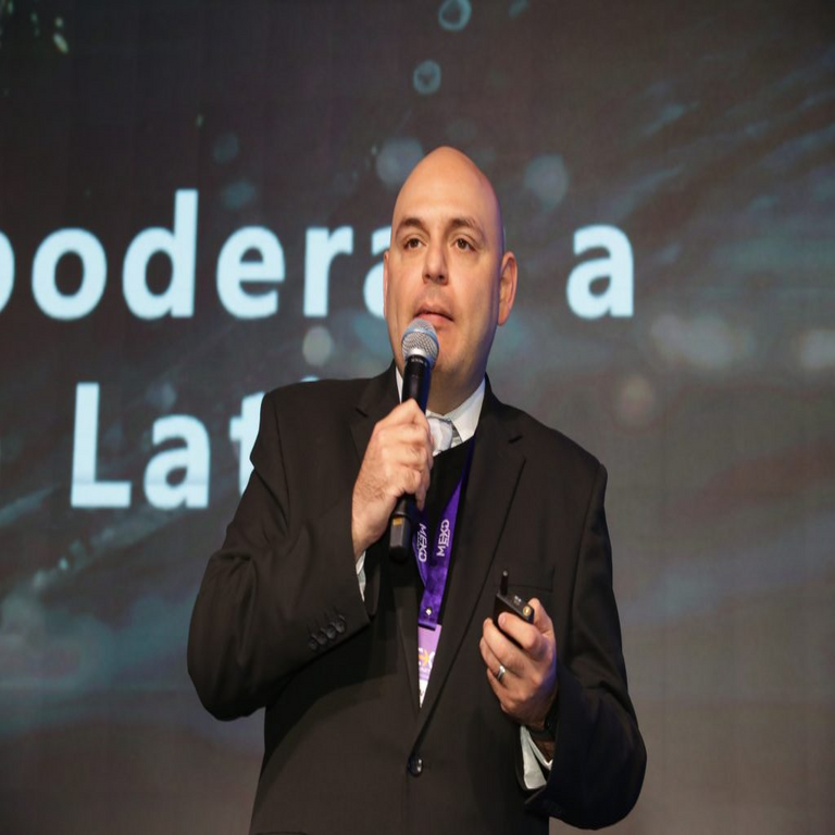 Honor aspira a materializar la inteligencia artificial mediante sus dispositivos. Honor aspira a materializar la inteligencia artificial mediante sus dispositivos.