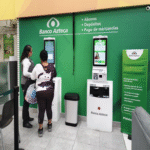 Los clientes acceden al sistema financiero a través de Banco Azteca, utilizando créditos para fortalecer su economía doméstica.