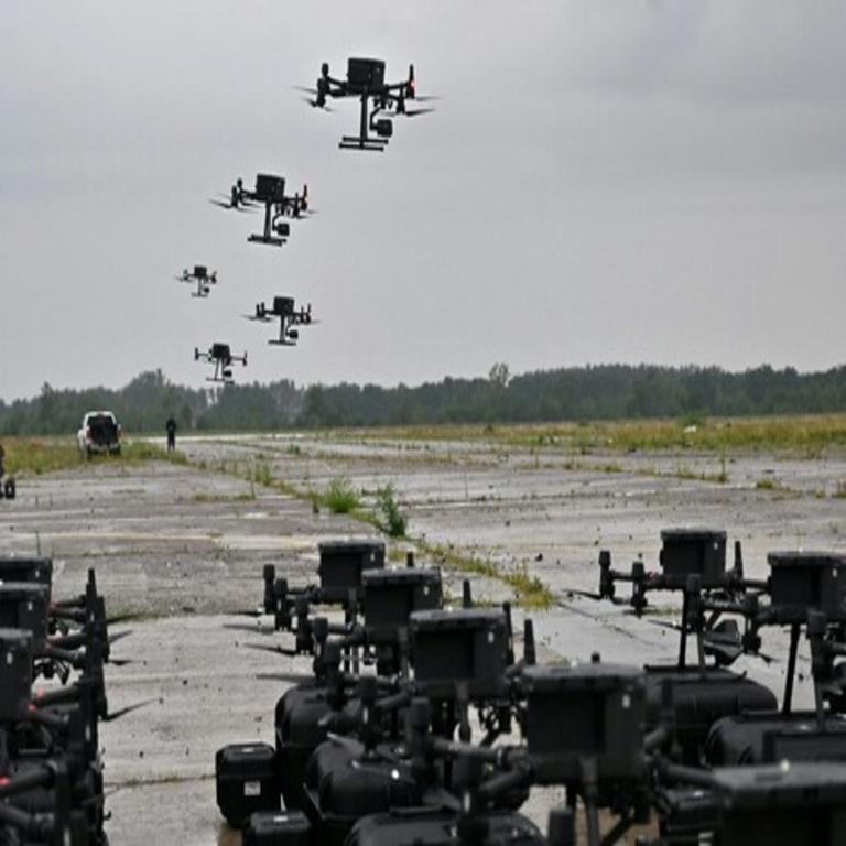 En Ucrania, la etapa de descontrol ya no se centra en drones que despliegan otros drones para neutralizar a sus contrapartes: ahora una sola inteligencia lo gestiona todo.