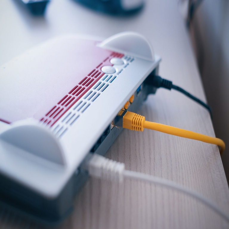 Las regiones de Los Ríos, Ñuble y Coquimbo encabezan el ranking de velocidad promedio de internet fijo en octubre, según el informe de Subtel y OTI.