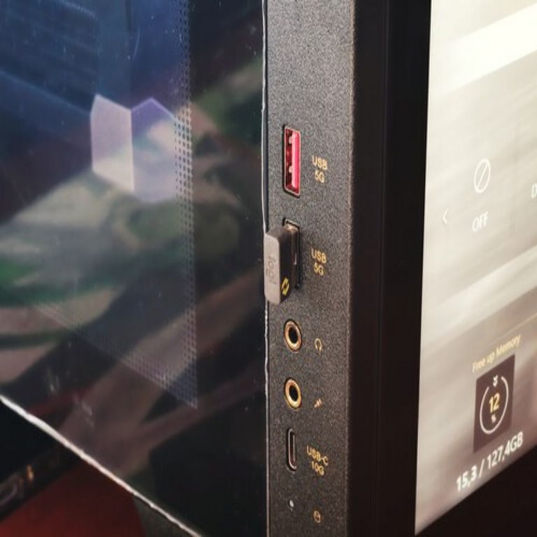 Existen puertos USB en colores verde, naranja e incluso morado, ya que la convención de colores para indicar su generación ha quedado obsoleta.