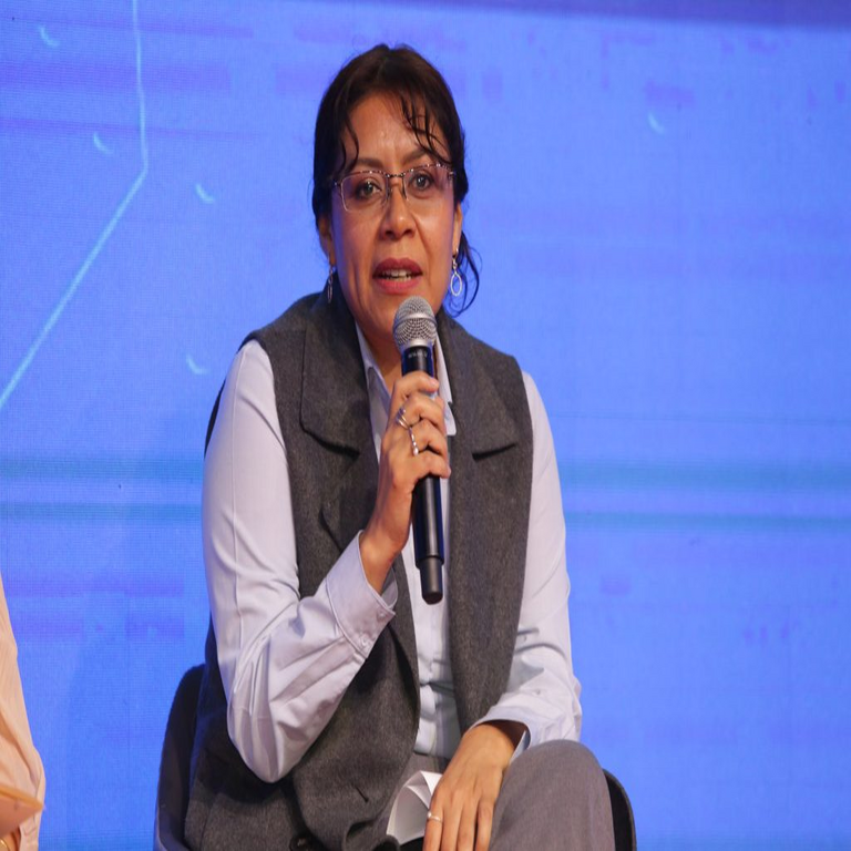 La presidenta de la Comisión Reguladora de Telecomunicaciones resalta los descuentos en espectro y la licitación 5G prevista para 2026.