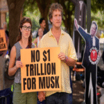 Los accionistas de Tesla aprueban el pago de un billón de dólares a Elon Musk para que lidere la empresa durante la próxima década. Los accionistas de Tesla aprueban el pago de un billón de dólares a Elon Musk para que lidere la empresa durante la próxima década.