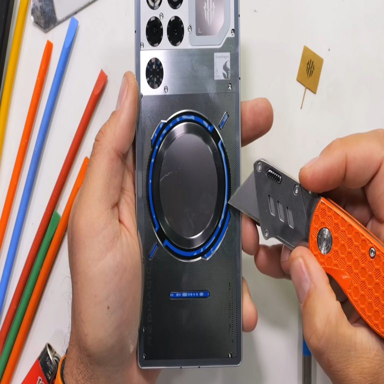 El RedMagic 11 Pro de nueva generación se somete a rigurosas pruebas de durabilidad. El RedMagic 11 Pro de nueva generación se somete a rigurosas pruebas de durabilidad.