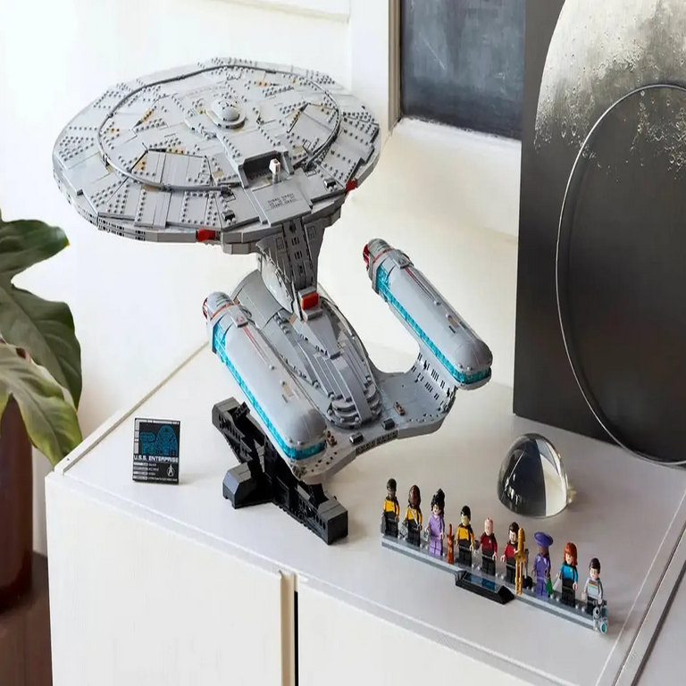 Tras casi seis décadas de espera, Lego finalmente presenta un set temático de Star Trek. Tras casi seis décadas de espera, Lego finalmente presenta un set temático de Star Trek.