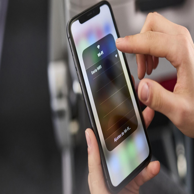 Iberia implementará WiFi gratuito en sus vuelos mediante una alianza con SpaceX, el servicio de internet satelital de Elon Musk, para extender la conectividad a bordo. Iberia implementará WiFi gratuito en sus vuelos mediante una alianza con SpaceX, el servicio de internet satelital de Elon Musk, para extender la conectividad a bordo.