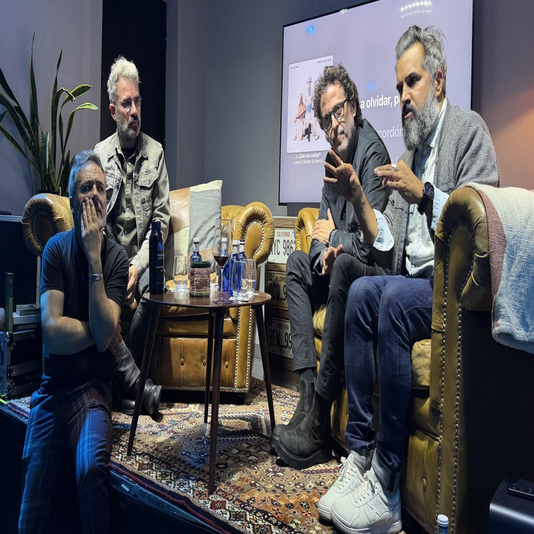 Love of Lesbian, en relación con las barras de sonido de Samsung, resalta aspectos clave de la música, como el silencio. Love of Lesbian, en relación con las barras de sonido de Samsung, resalta aspectos clave de la música, como el silencio.