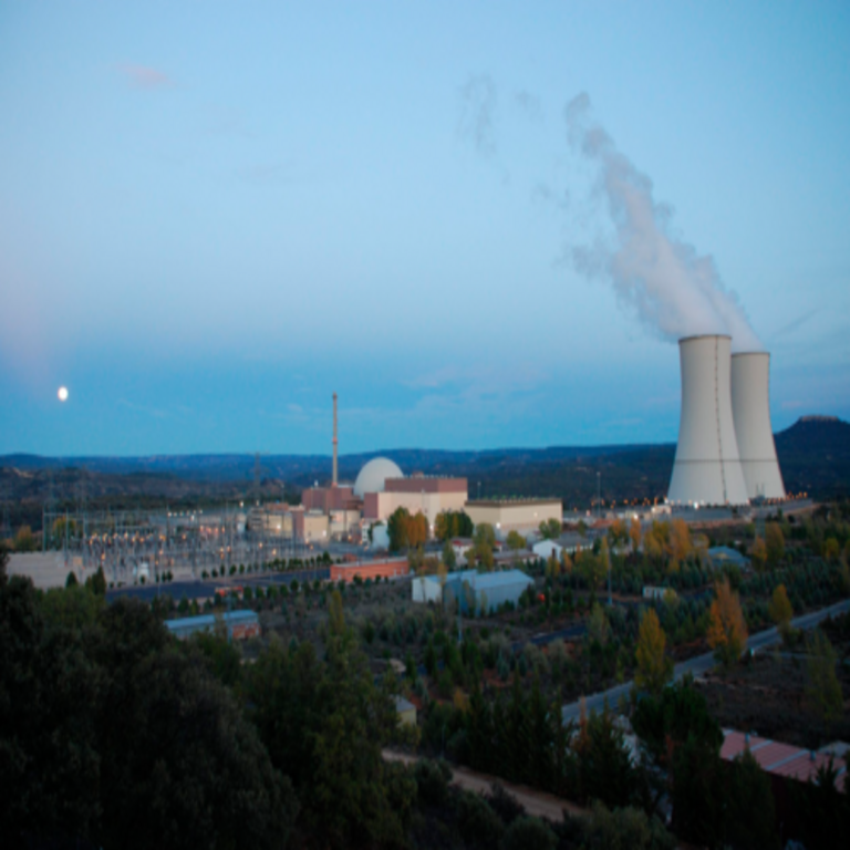 Explorando el funcionamiento interno de una central nuclear: desde el uranio hasta el suministro eléctrico, paso a paso. Explorando el funcionamiento interno de una central nuclear: desde el uranio hasta el suministro eléctrico, paso a paso.