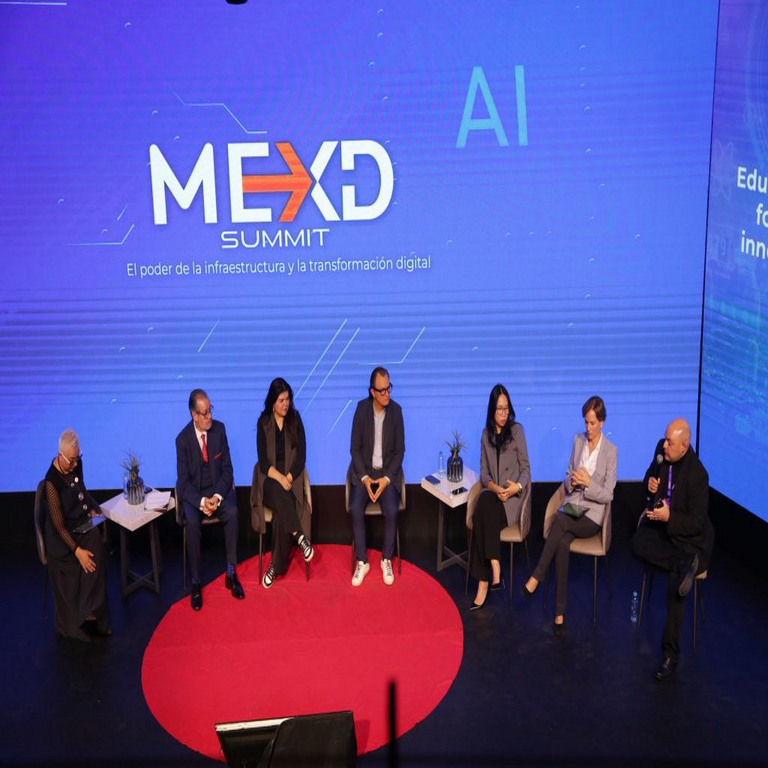 Las microcredenciales, certificaciones y plataformas constituyen los pilares fundamentales de la educación en la era digital.