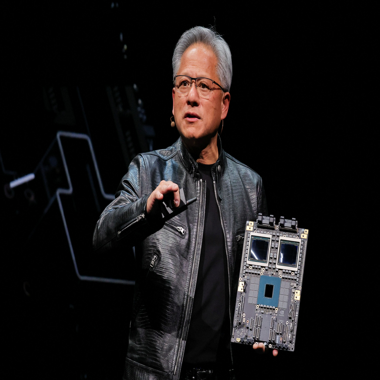 Jensen Huang, director ejecutivo de Nvidia, informa una sólida demanda de los chips Blackwell