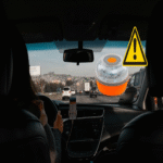 La DGT advierte: la baliza V16 no es un juguete; infringir esta norma puede acarrear multas de hasta 30.000 euros.