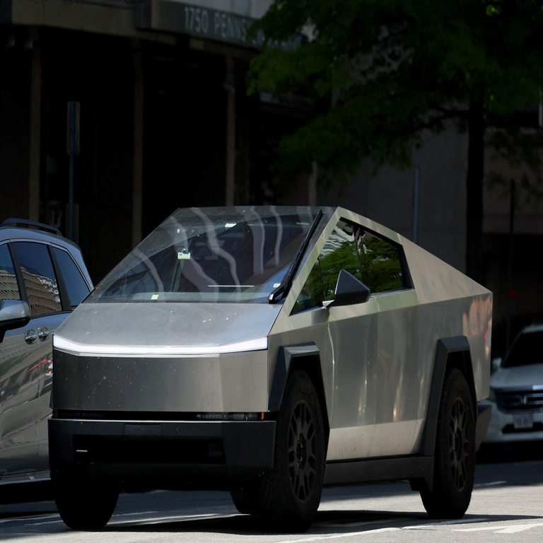 El responsable del programa Cybertruck se desvincula de Tesla tras ocho años de servicio