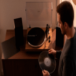 Los discos de vinilo están en auge, y el tocadiscos Vulkkano TD10 es ideal para iniciarse en este formato.