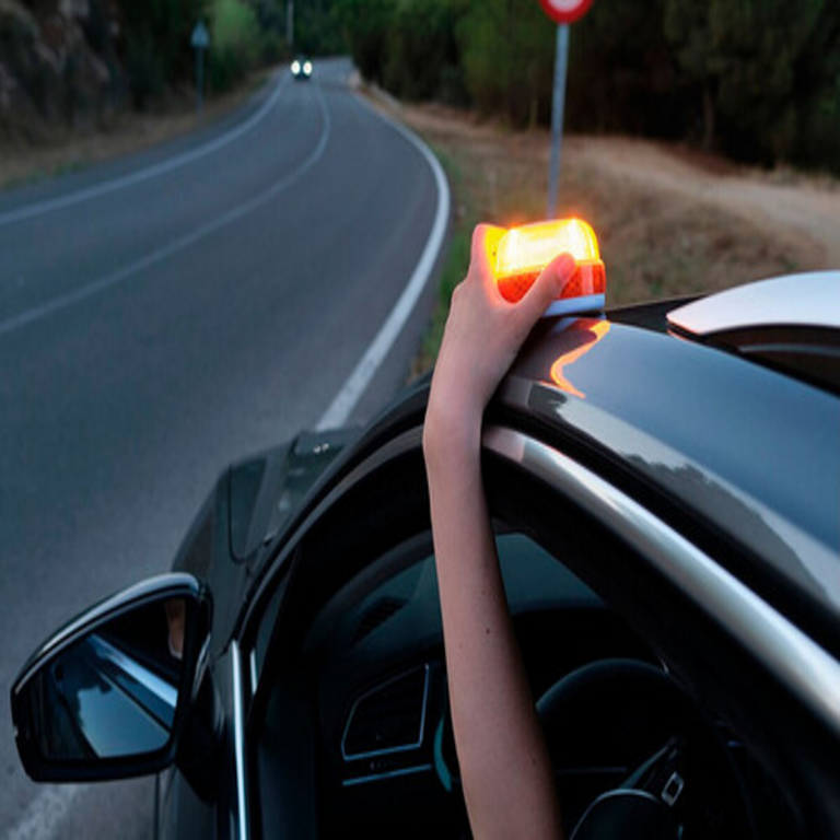 Análisis crítico de la creencia sobre la supuesta monitorización de las balizas V-16 por parte de la DGT